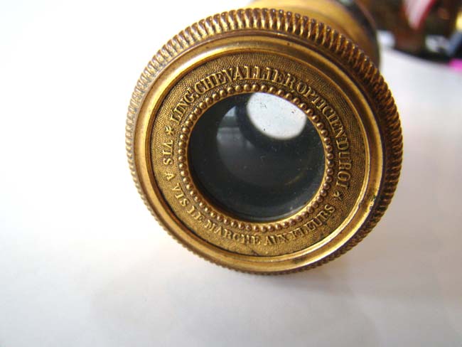 A very fine late 18th century monocular with gilt-brass mounts and tortoiseshell wrapped barrel made by "CHEVALLIER, Optician to the King" circa 1790. — image 3